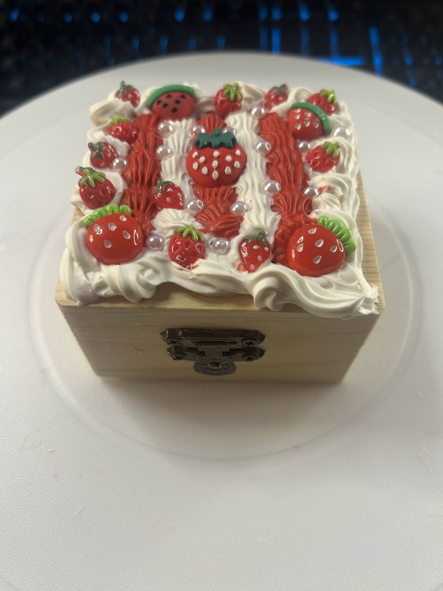 Boite a bijoux fraisier